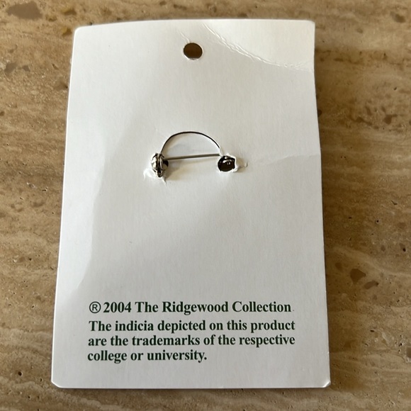 9 Georgia Bulldogs "G " Logo Pin - Picture 2 of 4